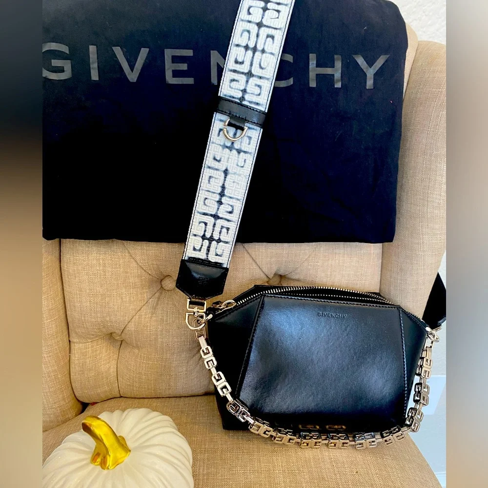 Givenchy - Picture 1 of 4